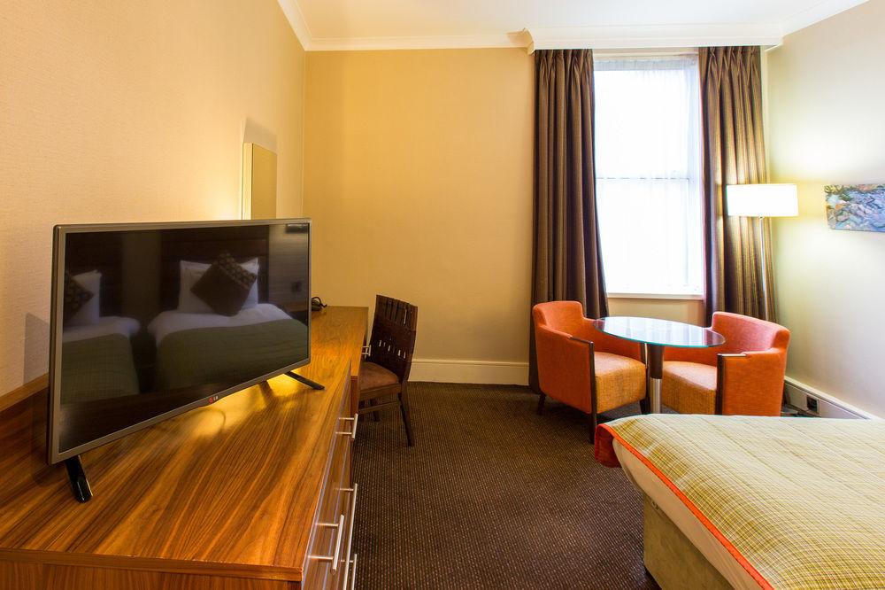 Delta Hotels By Marriott Cheltenham Chase Exterior photo