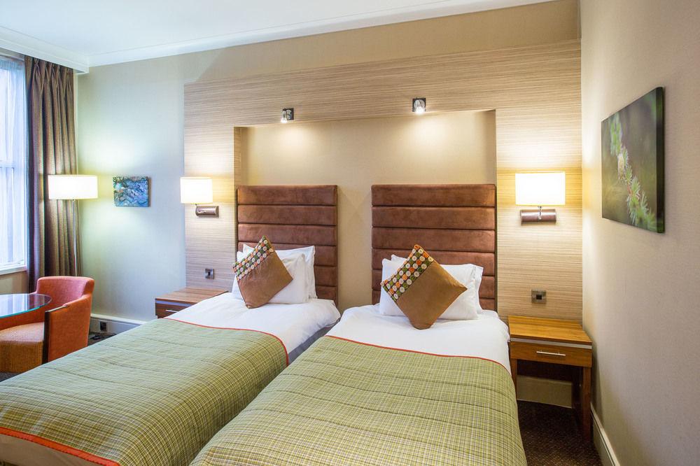 Delta Hotels By Marriott Cheltenham Chase Exterior photo